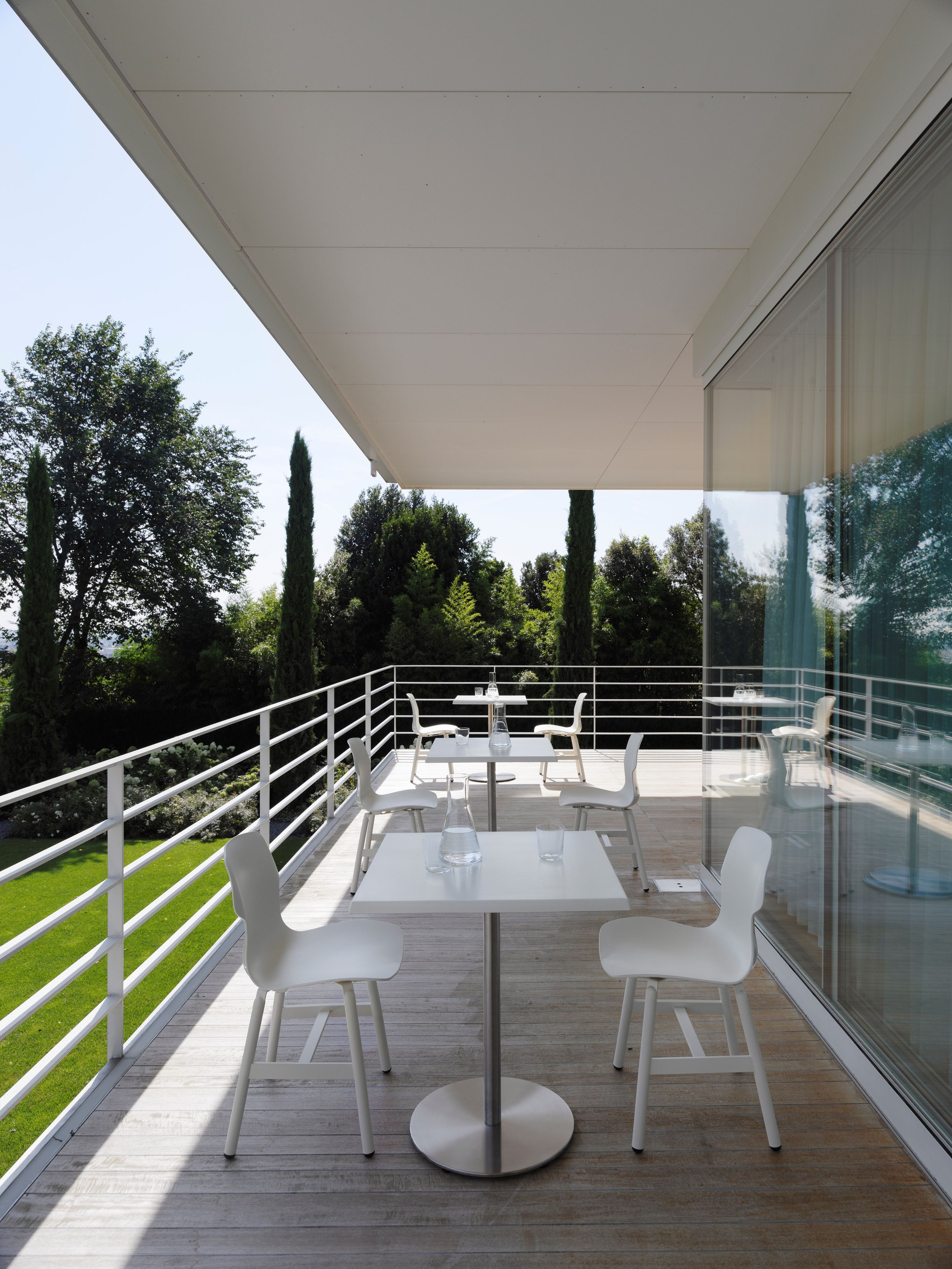 Стул из полипропилена с металлическими ножками Casamania & Horm стерео ARCH-00130882 - Вид №3