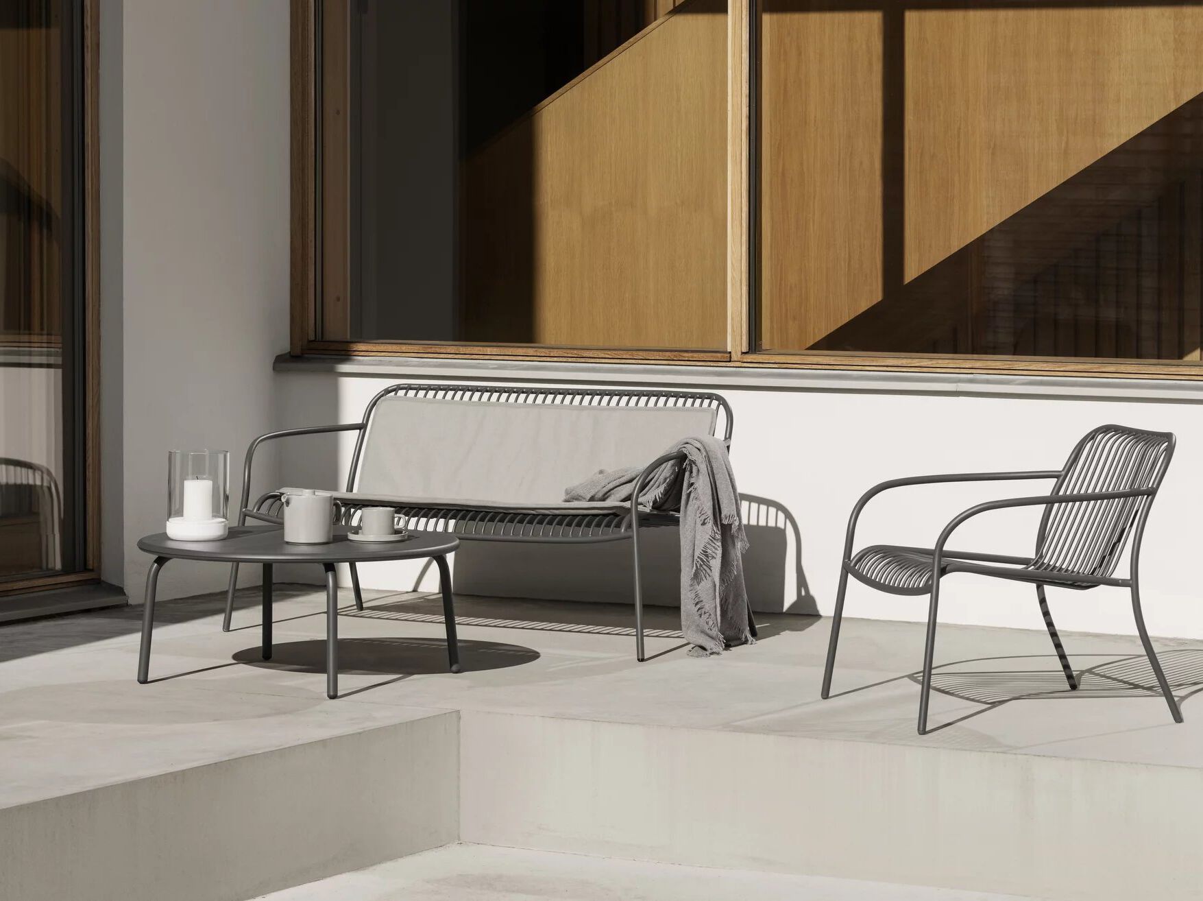 Стальной круглый садовый стол blomus Yua ARCH-00032138 - Вид №4