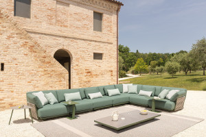 Квадратный низкий садовый столик