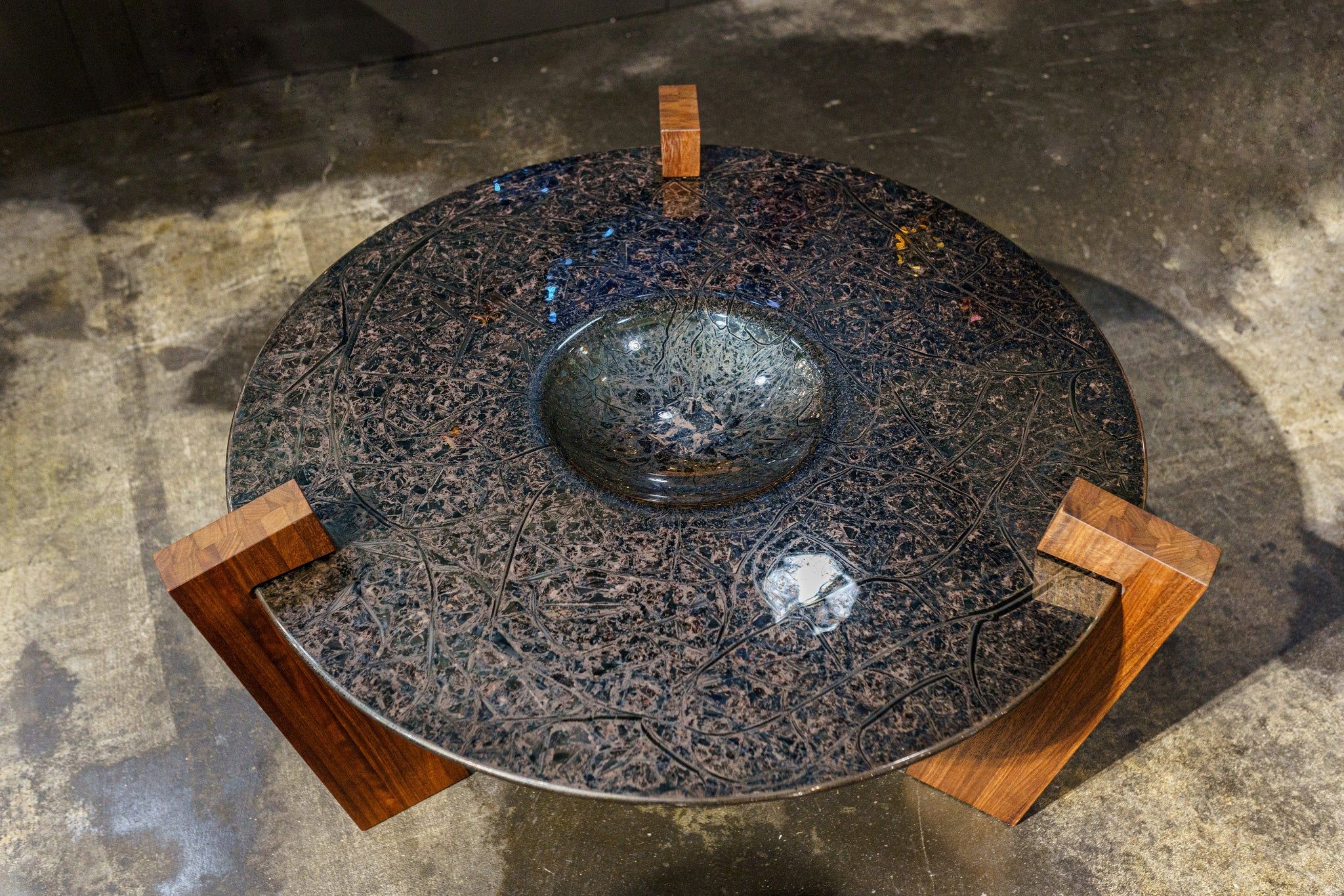 Круглый стол из дерева и стекла PlusObject SATURN ARCH-00019917 - Вид №1