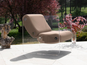 Кресло с подлокотниками