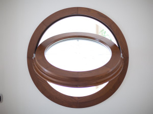 Деревянное окно