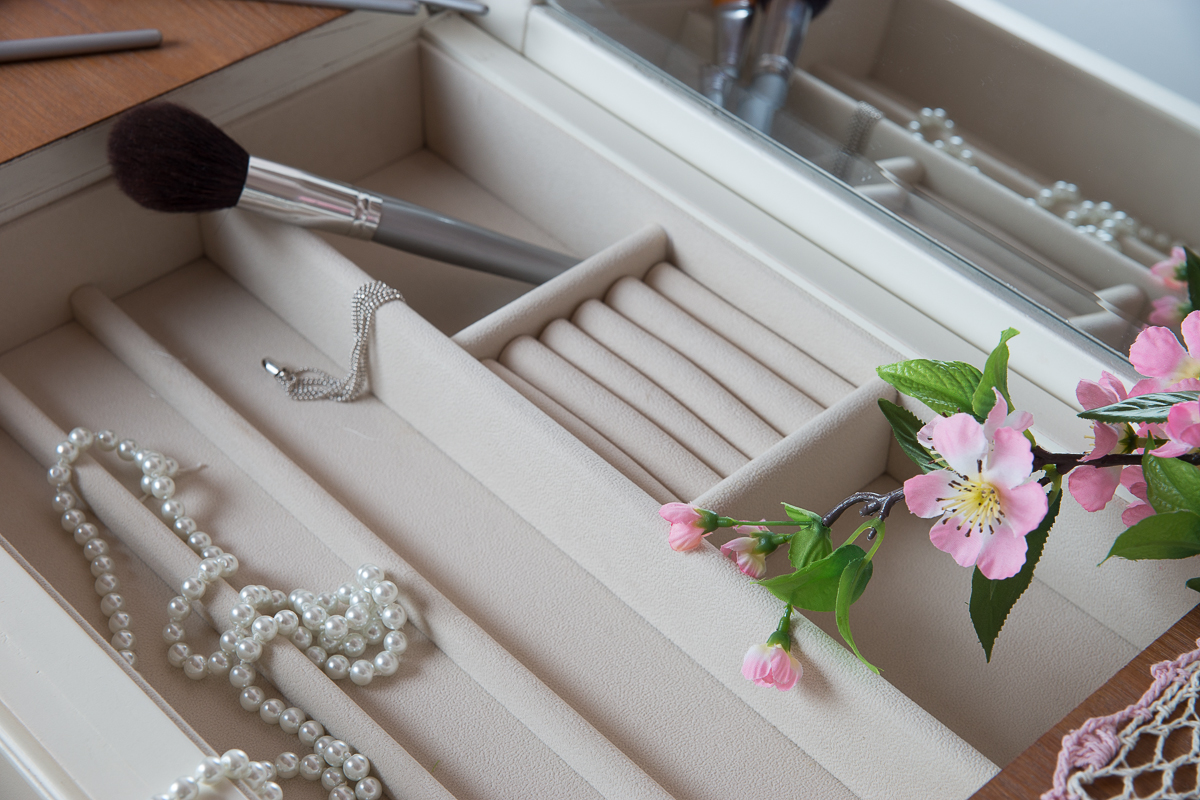 Туалетный столик с зеркалом и ящиками белый Mobilier de Maison ДОМАШНЯЯ ОБСТАНОВКА MOBILIER DE MAISON, ПОД СТАРИНУ 017195 Белый Santreyd  - Вид №4