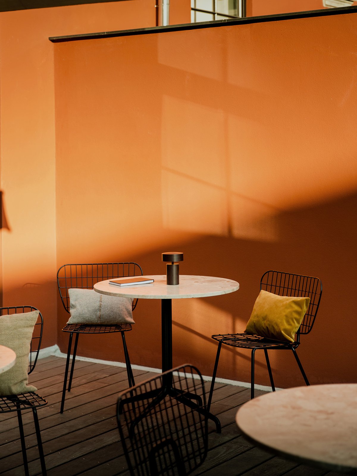 9327149 MENU Стол-колонна Harbour, круглый со звездообразным основанием Столовая  - Вид №18