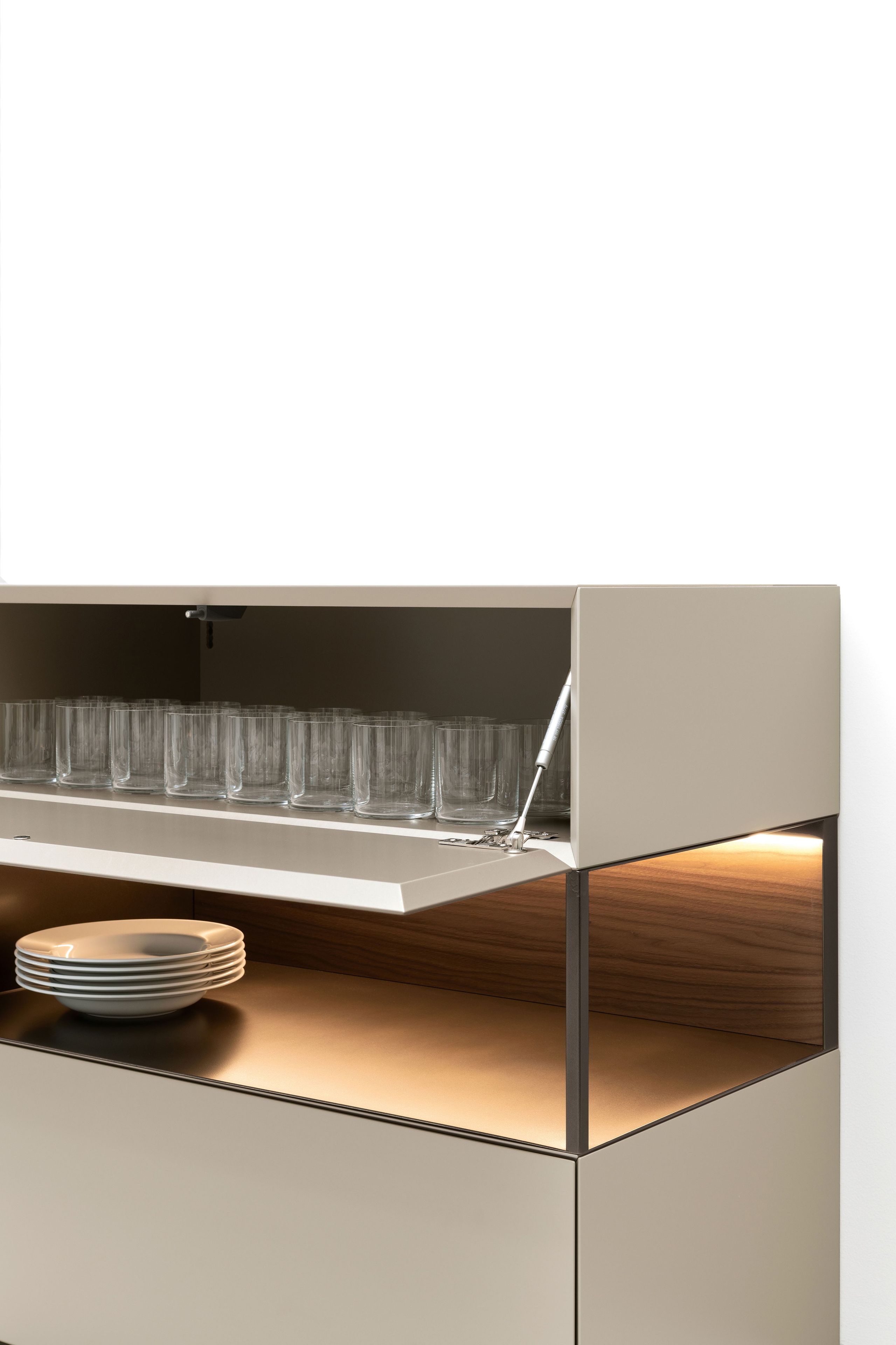 Деревянный шкаф с откидными дверцами со встроенным освещением Kristalia Avenue ARCH-00064281 - Вид №1