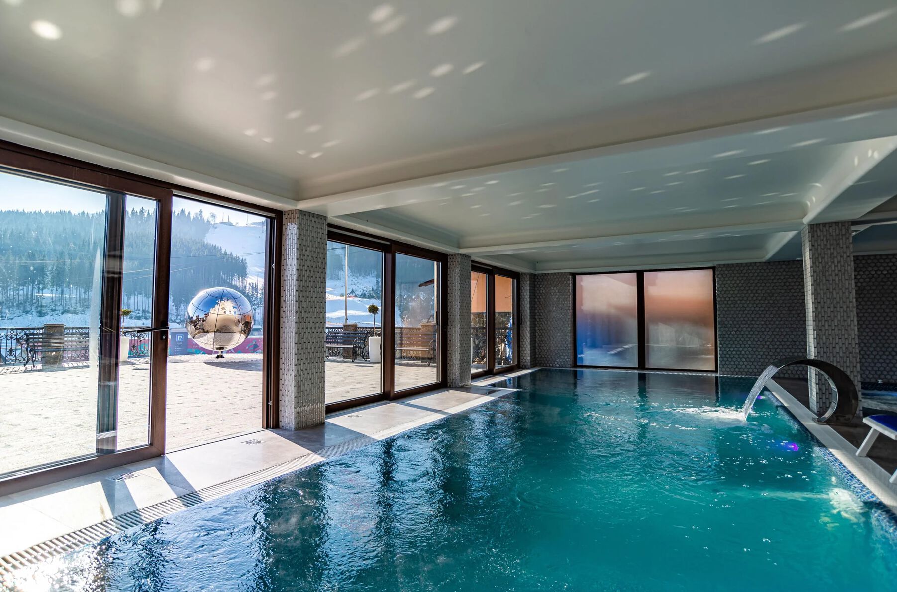 Стеклянная скульптура PlusObject THE GLOBE ARCH-00004636 - Вид №1