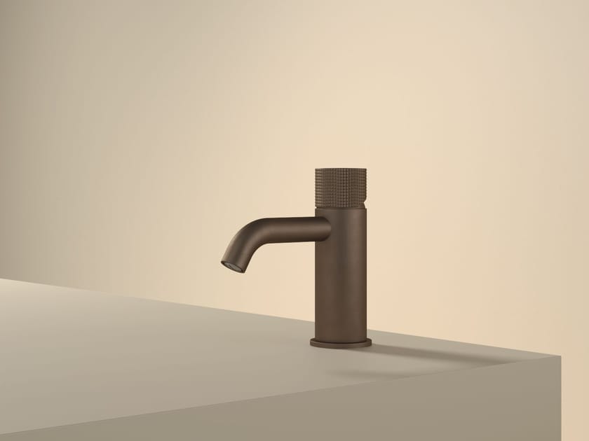 Смеситель для раковины из латуни Hotbath Guy ARCH-00123497