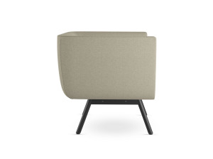 Тканевое кресло с подлокотниками