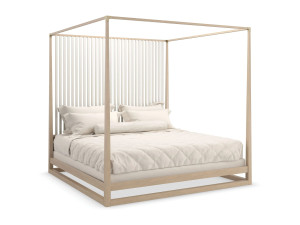 Двуспальная кровать с балдахином