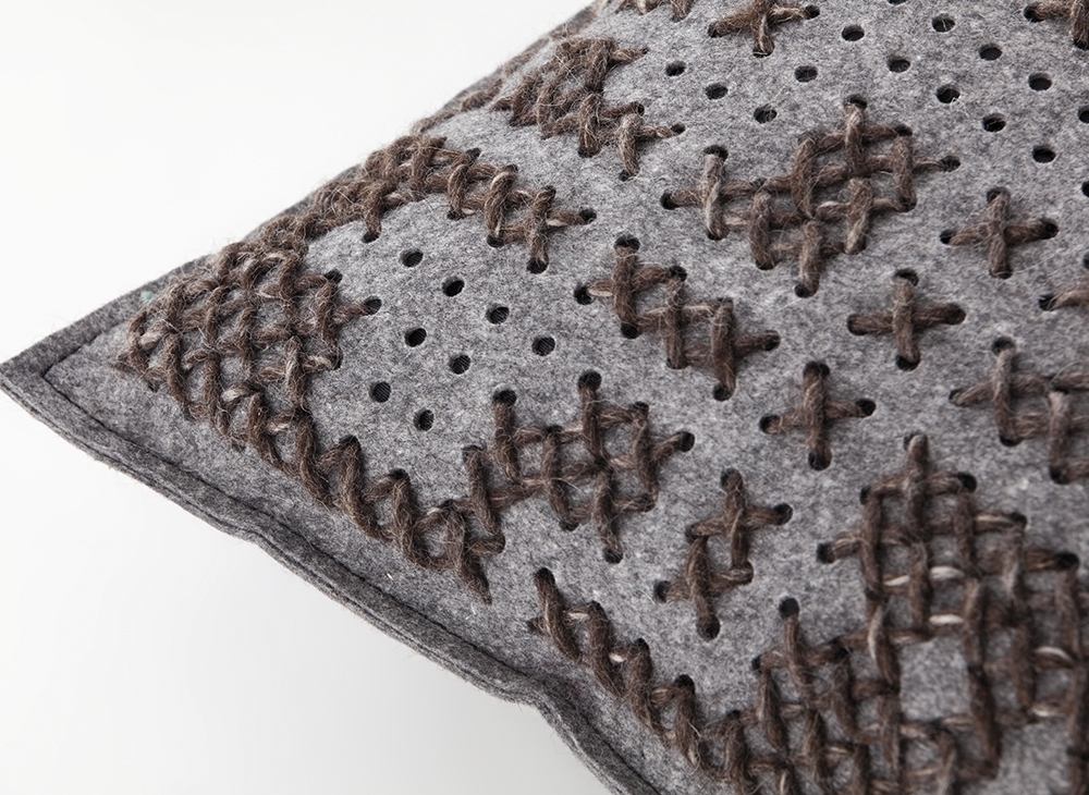 100089 Подушка Abstract Charcoal 50x50 см GAN Canevas - Вид №1