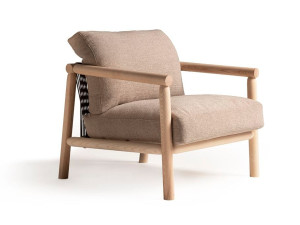 Тканевое кресло с подлокотниками