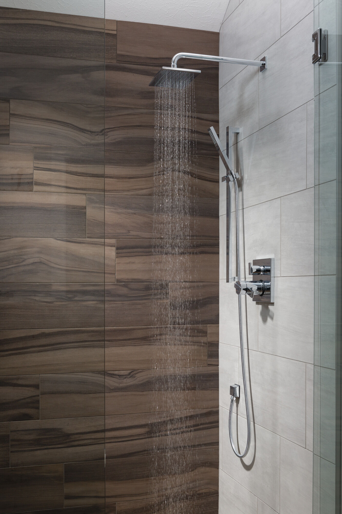 T27T967-CZ Угловой клапан Modern TempAssure® серии 17T со встроенным переключателем на 6 положений Delta Faucet Delta Шампанское бронза - Вид №1