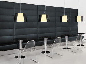 Диван с высокой спинкой