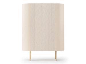 Деревянный шкаф с распашными дверцами