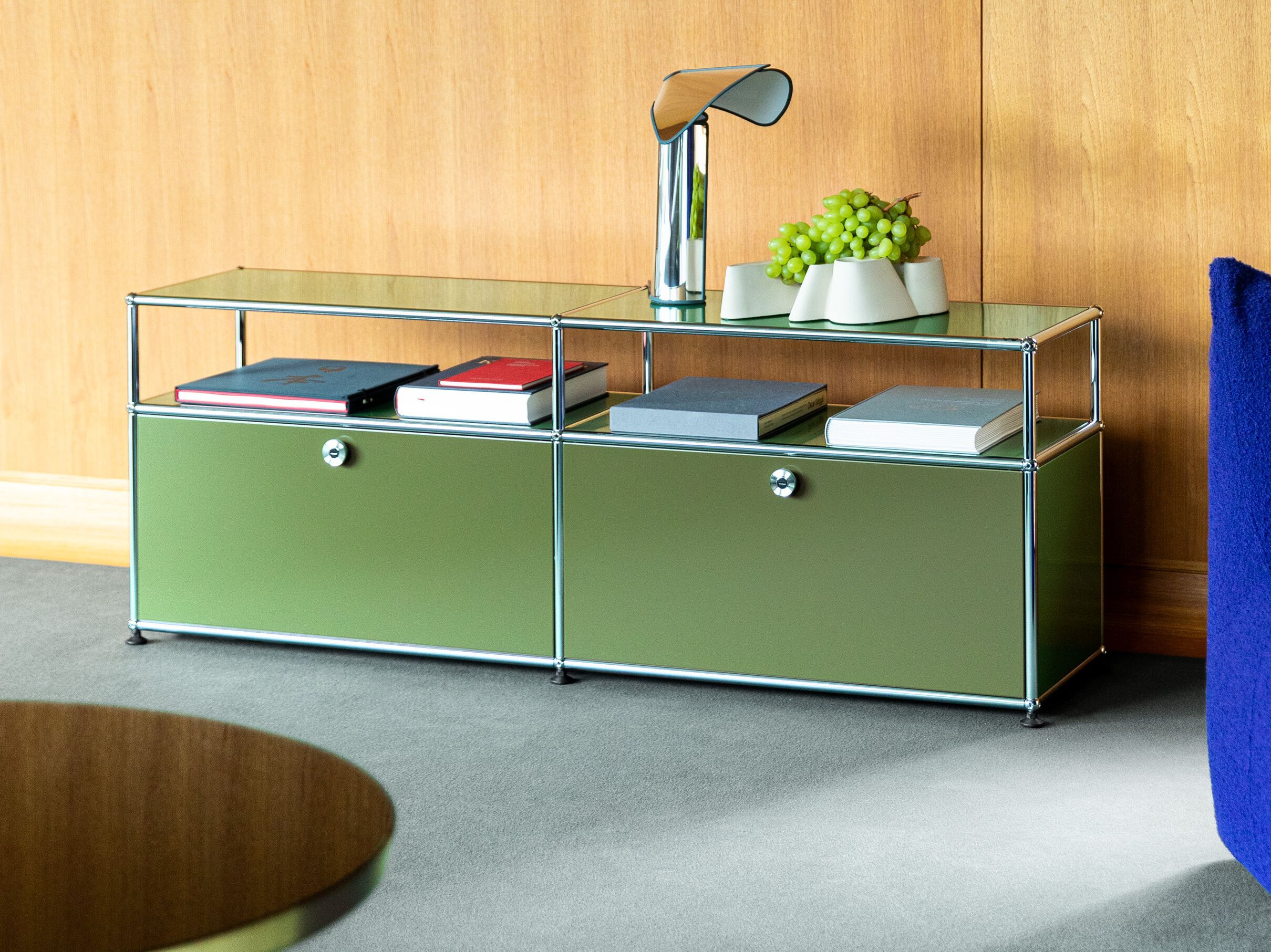 Секционный металлический шкаф с откидными дверцами USM USM Haller System ARCH-00072435