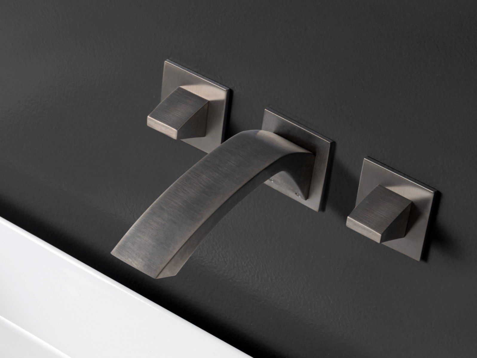 Настенный смеситель для раковины с 3 отверстиями Rubinetterie Treemme Archè ARCH-00100494 - Вид №1