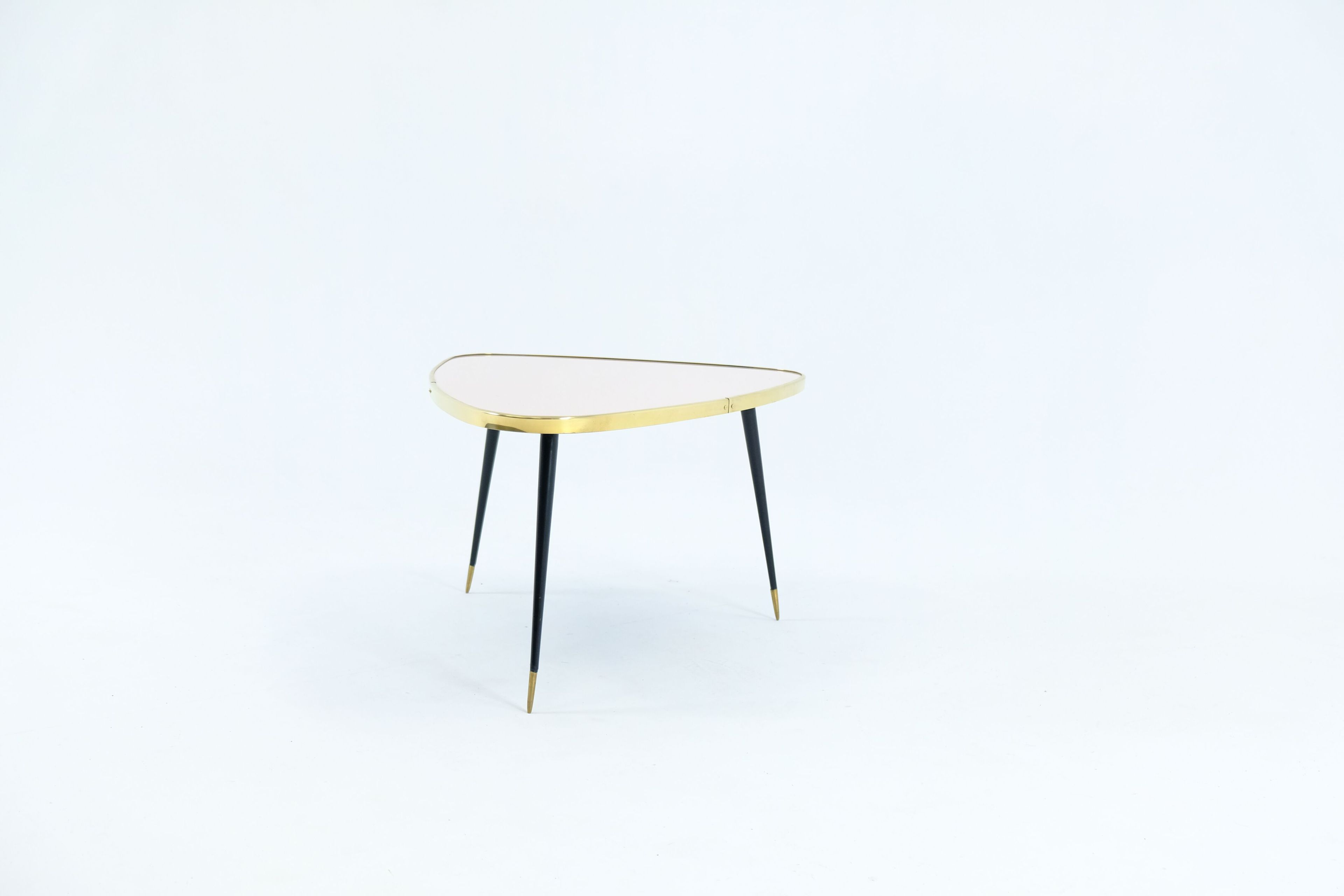 Журнальный столик из ламинированного стекла с полированным латунным профилем Jover+Valls Antique Boutique-Twist ARCH-00039988 - Вид №30