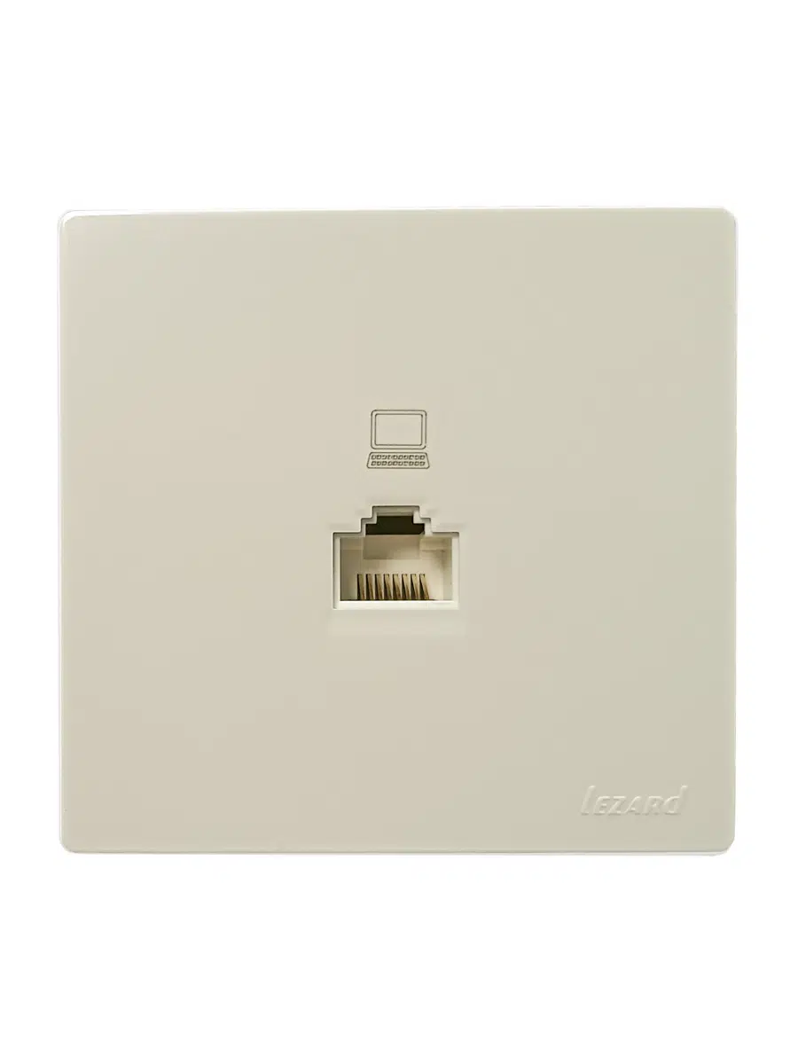 LETO Розетка компьютерная крем LEZARD 752-0300-139 - Вид №1