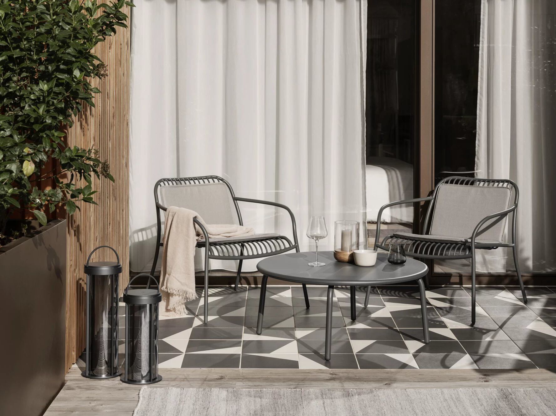 Стальной круглый садовый стол blomus Yua ARCH-00032138 - Вид №5