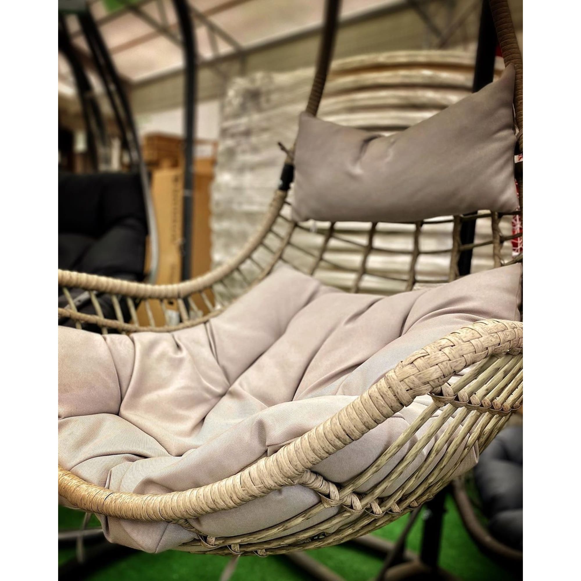 82467035 Кресло подвесное 95х95х196 см сталь/ полиротанг белый с опорой Santreyd  - Вид №1