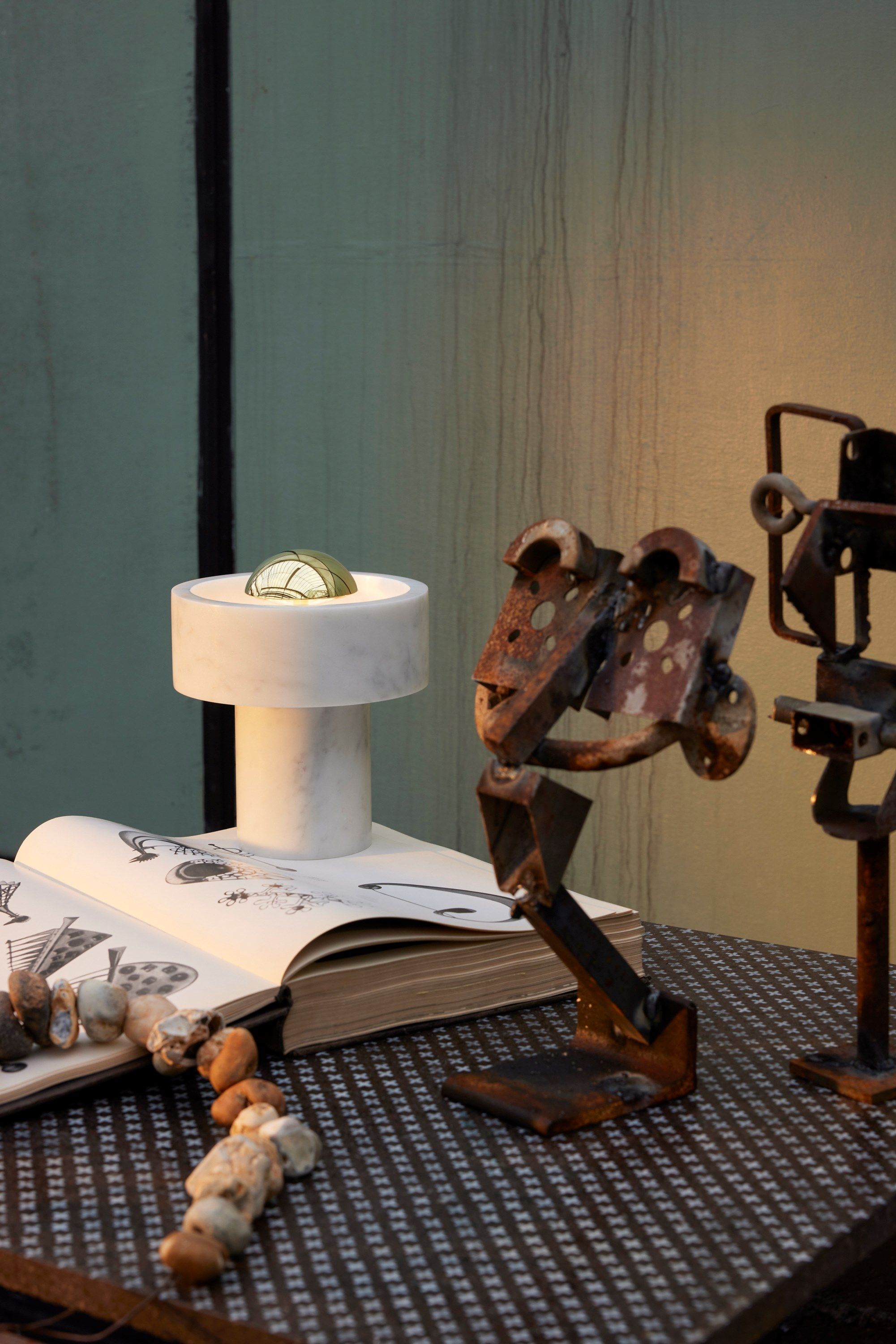 Мраморная настольная лампа с батарейным питанием Tom Dixon Stone ARCH-00060913 - Вид №5