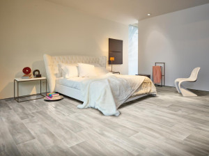 Нескользящий виниловый пол с эффектом дерева