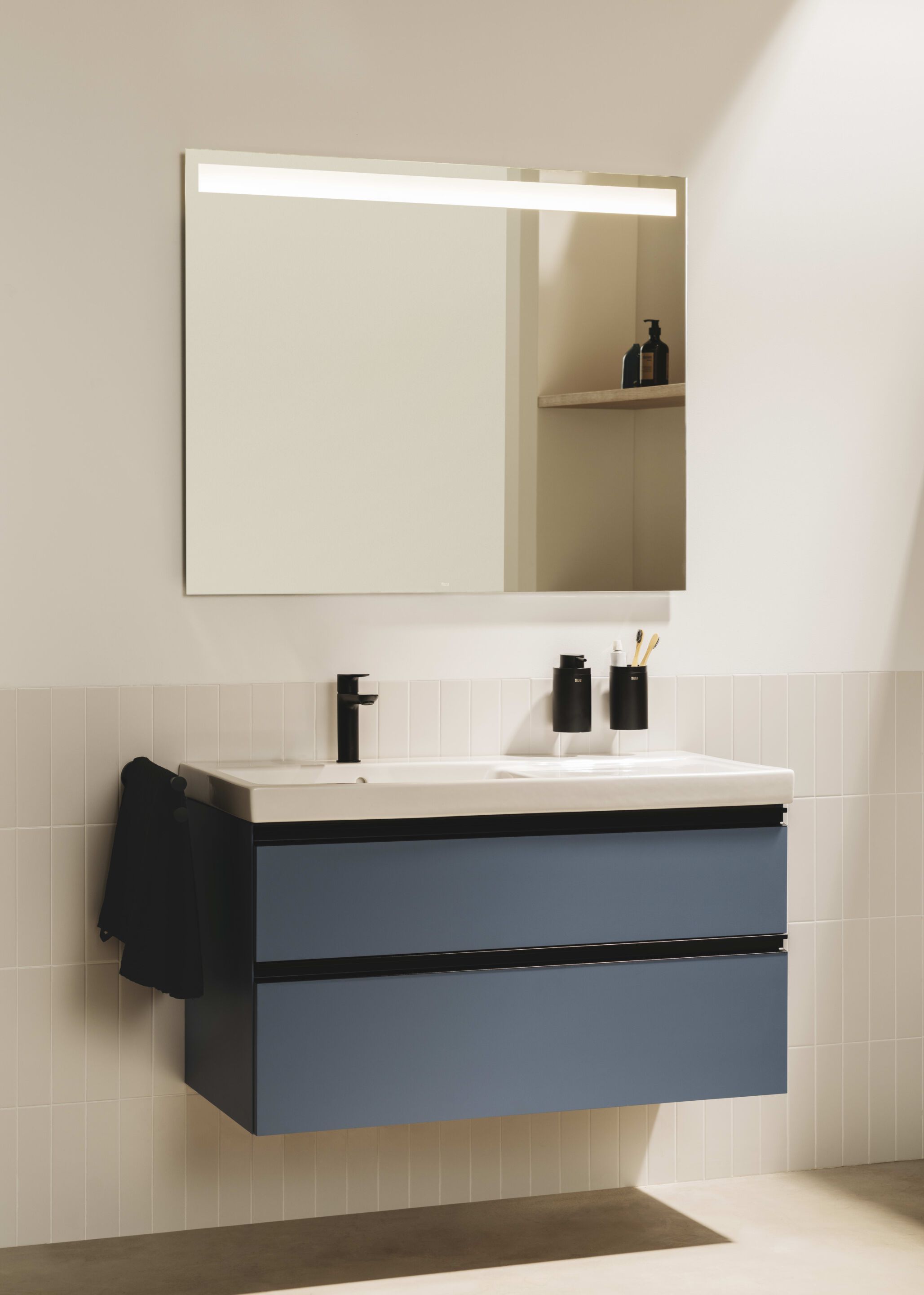 Металлический настенный дозатор мыла Roca Hotels ARCH-00002510 - Вид №1