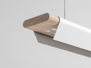 Подвесной светильник из дерева и стали