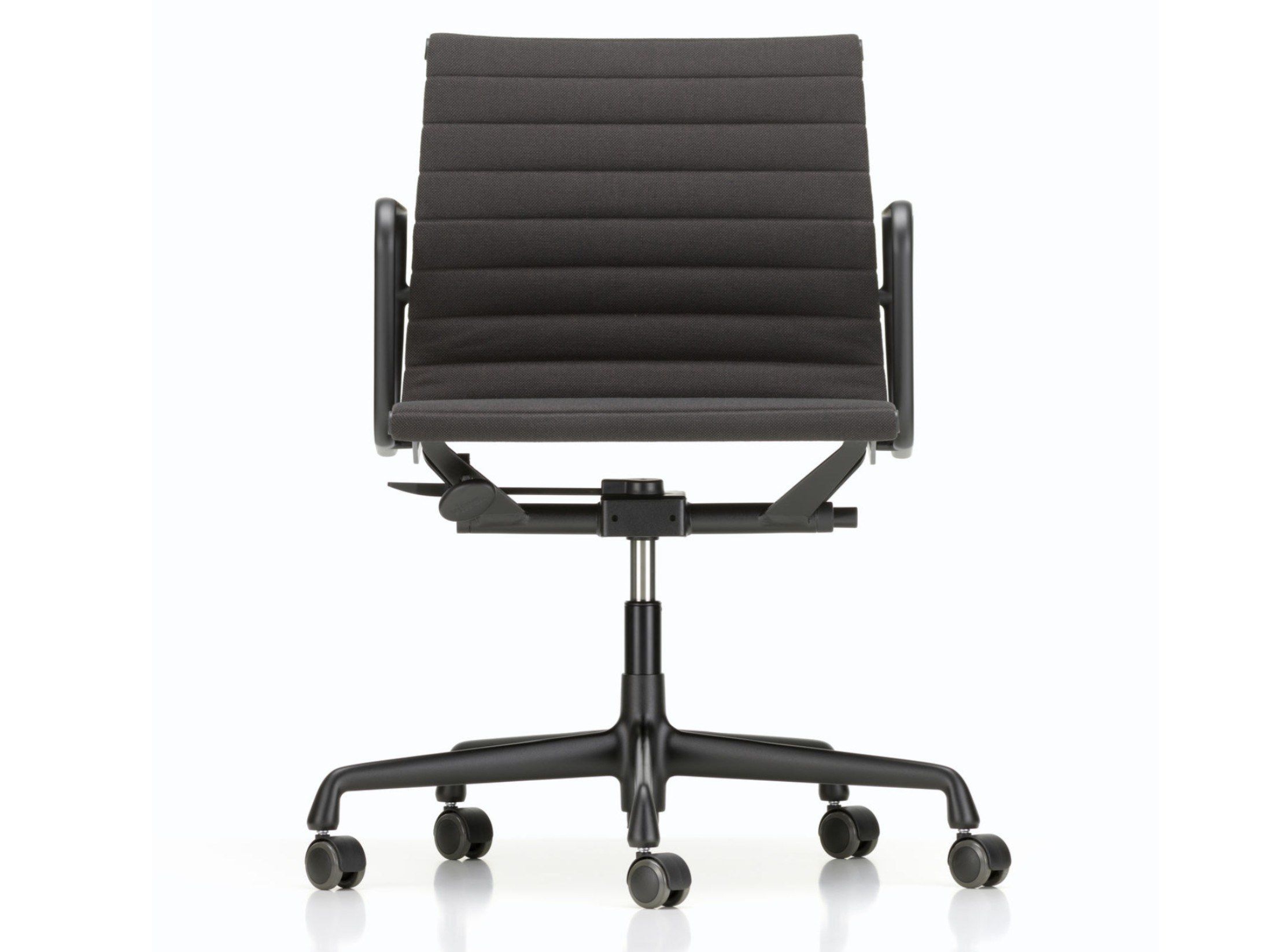 Кожаный поворотный операционный офисный стул с подлокотниками VITRA Eames Aluminium Group ARCH-00047211 - Вид №22