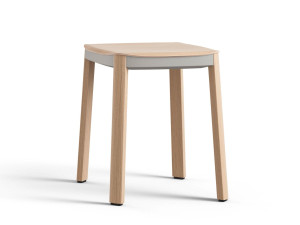 Деревянный табурет