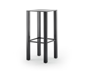 Высокий стул из массива дерева с подставкой для ног