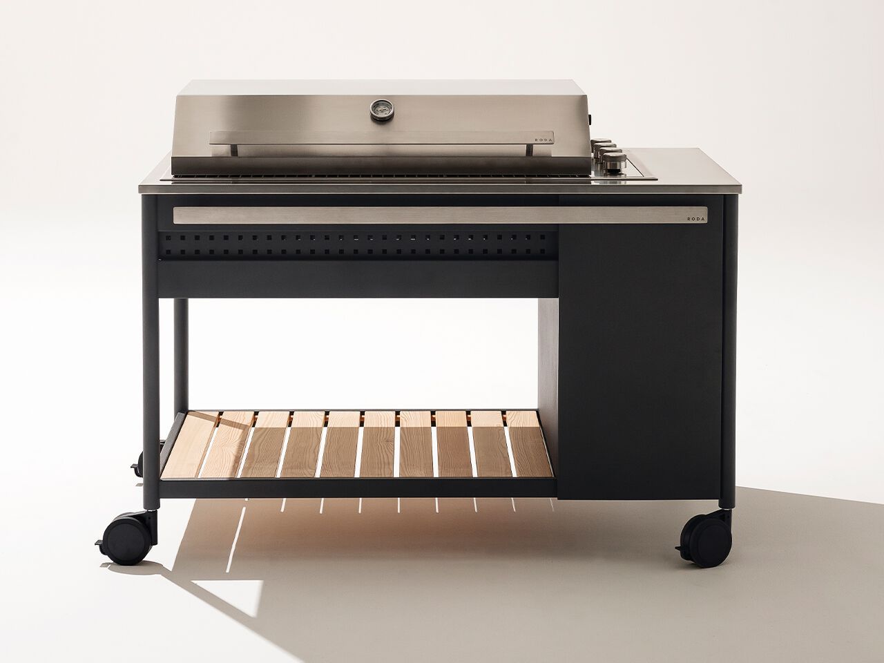 Барбекю из нержавеющей стали с колесами RODA стандарт ARCH-00055239