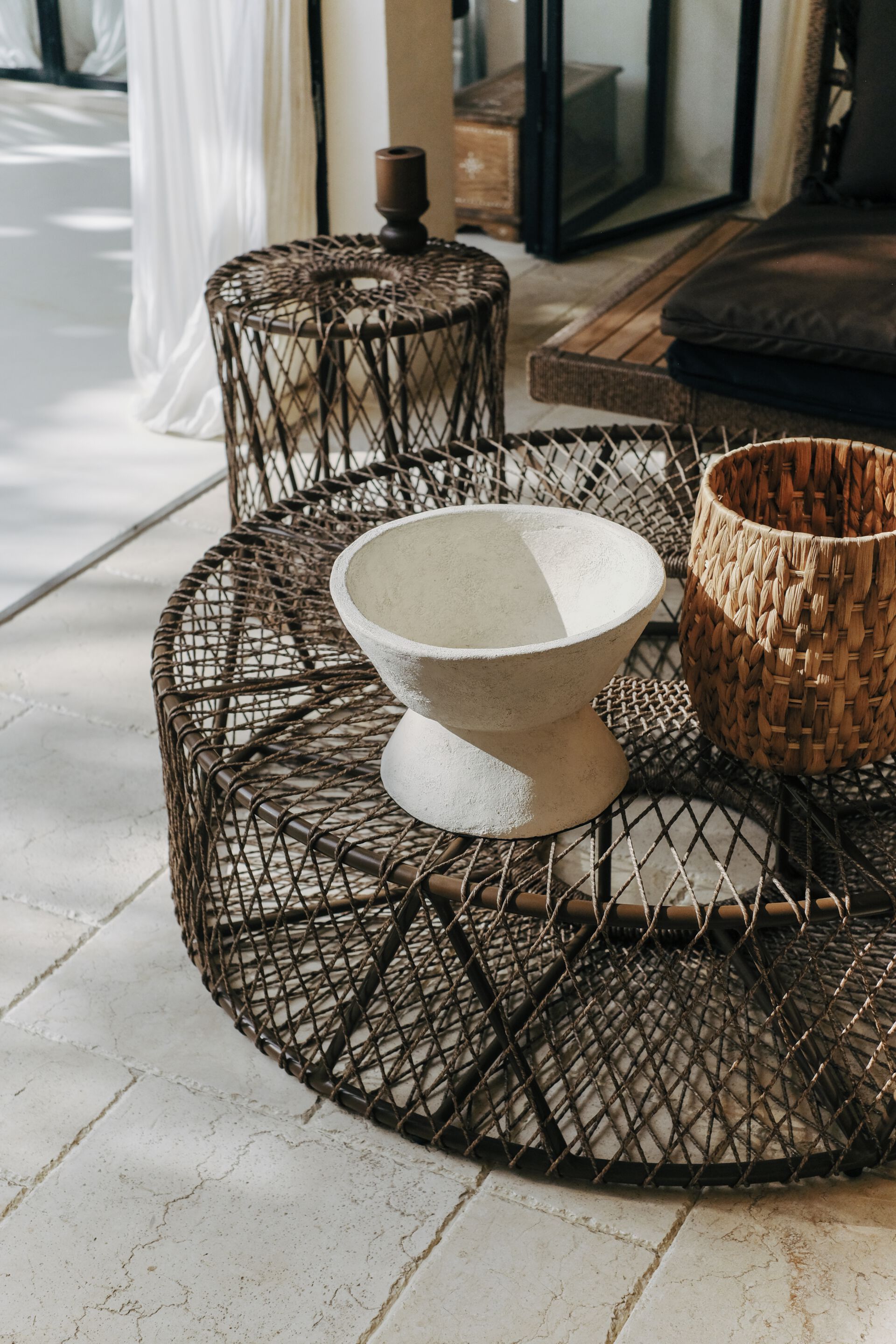 Низкий стол из тикового дерева cbdesign коктейль ARCH-00051537 - Вид №4