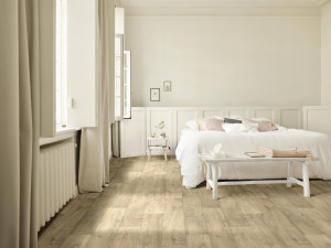 Нескользящий виниловый пол с эффектом дерева