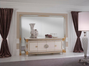 Зеркало в рамке