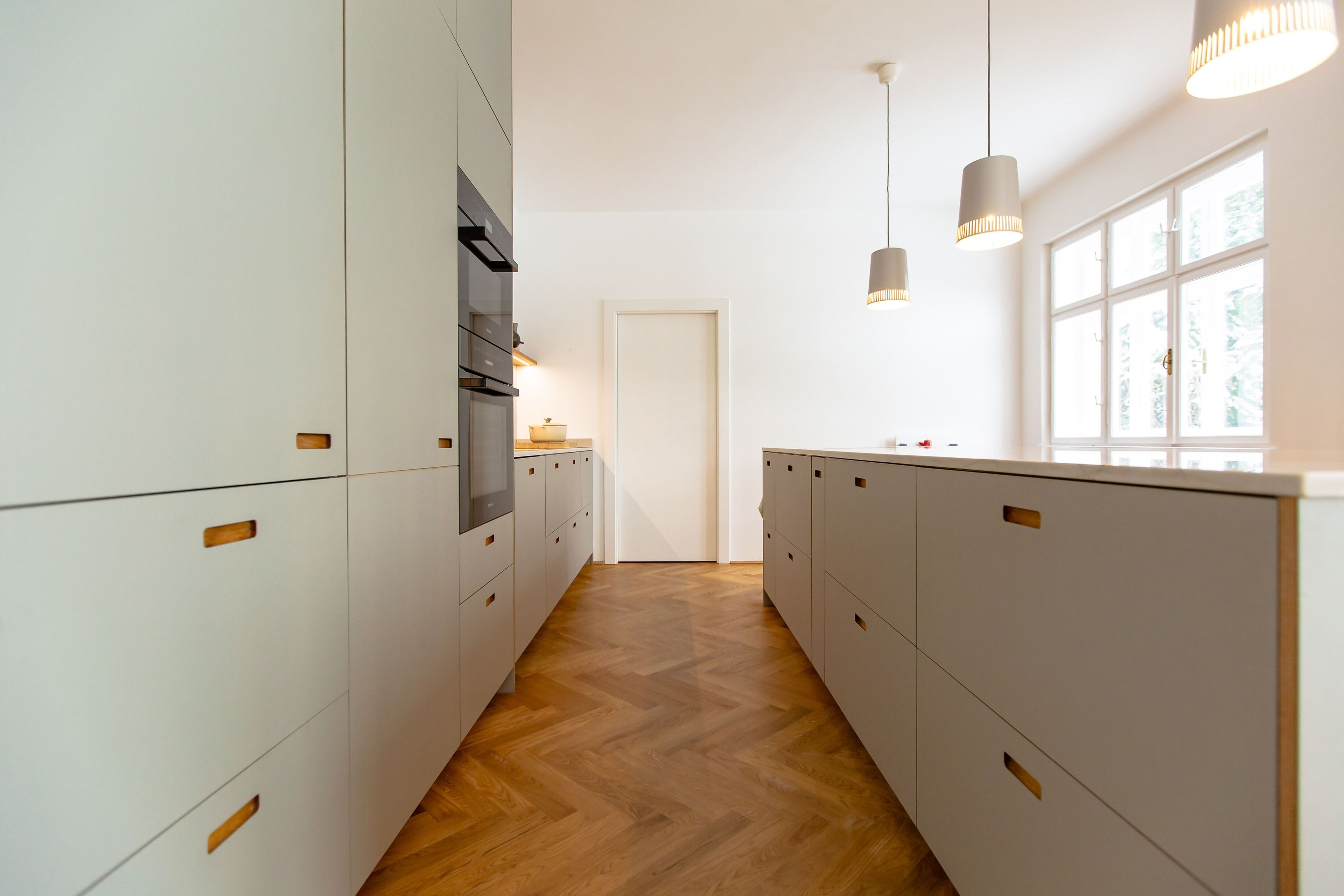 Линейная линолеумная секционная кухня с островом Neuvermoebelt SMART LINE KITCHEN SYSTEMS ARCH-00145035 - Вид №1