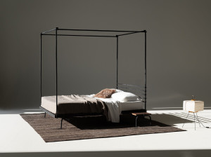 Двуспальная кровать из кованого железа с балдахином