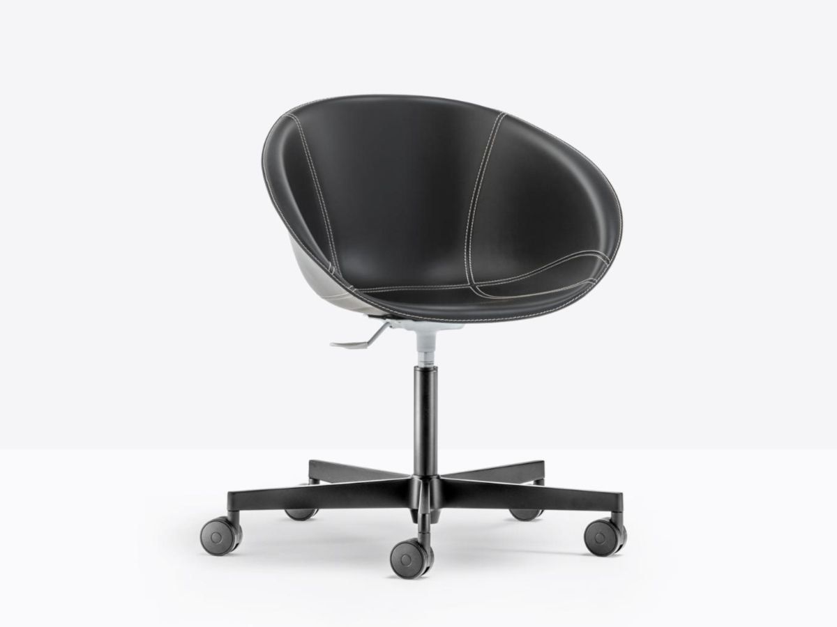 Кожаный поворотный операционный офисный стул с колесами Pedrali ARCH-00114101 - Вид №1