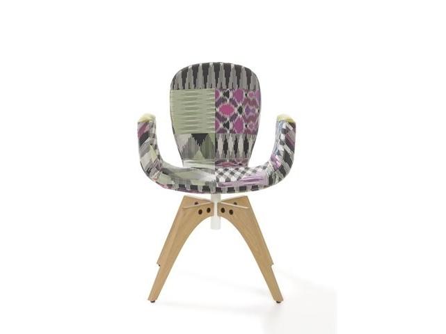 Artifort Мягкое деревянное кресло с подлокотниками Patch sun-id-1429408 - Вид №2