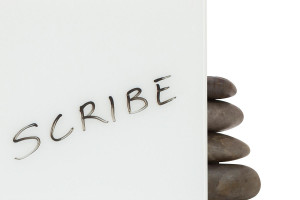 FSRT273 Стекло для маркировки вивихрома показано в двухсторонней немагнитной конфигурации с прослойкой ультрабелого цвета и отделкой pearlex +. Forms-surfaces