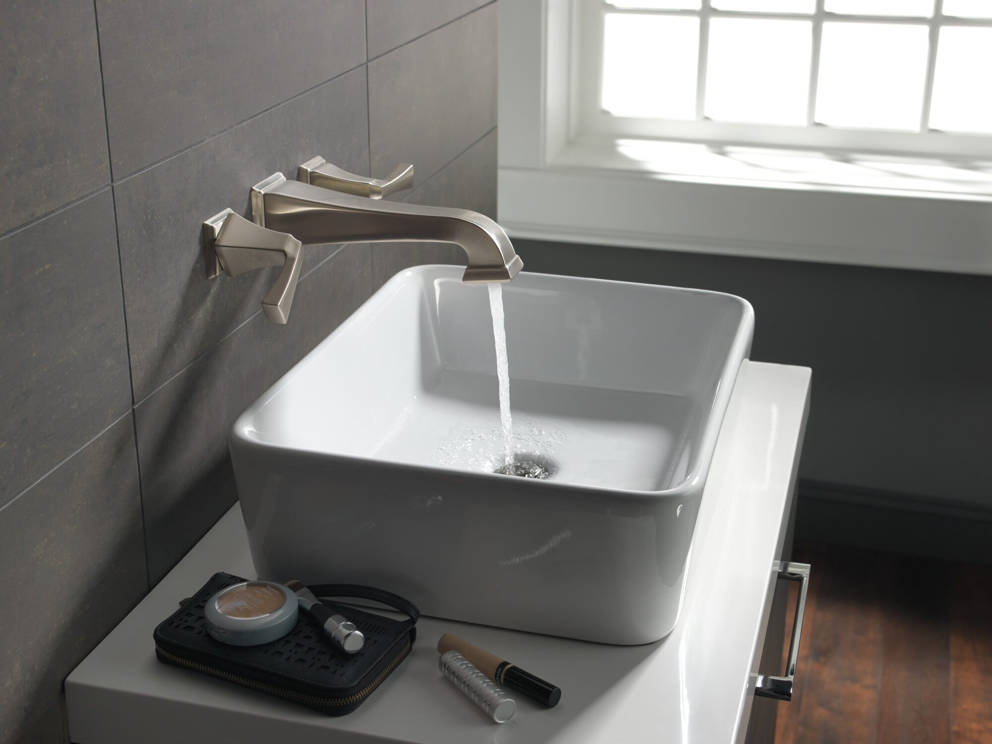 T3551LF-SSWL Накладка для смесителя для ванной комнаты с двумя ручками Delta Faucet Dryden Нержавеющая сталь  - Вид №1