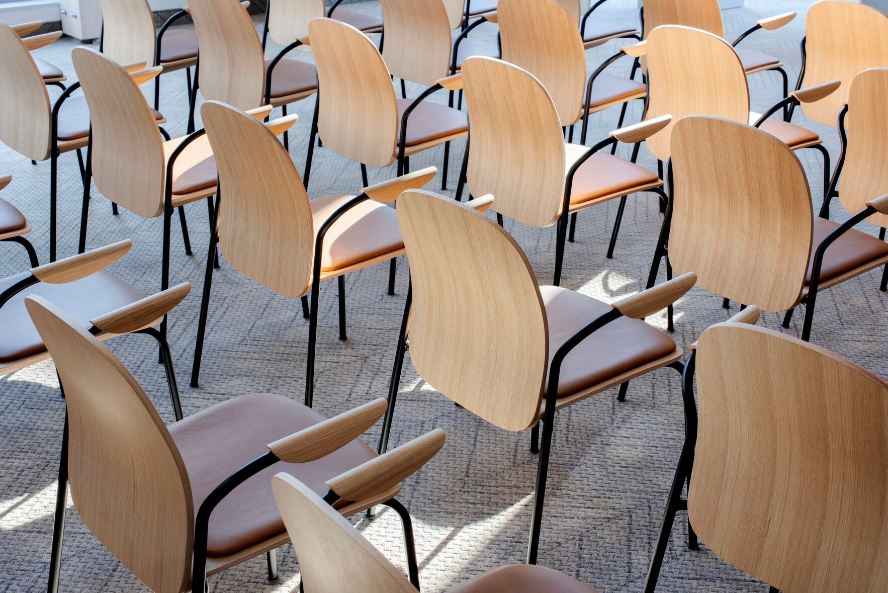 Штабелируемый дубовый стул с мягким сиденьем Gazzda Book ARCH-00145460 - Вид №8