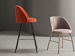 Высокий стул со спинкой