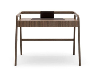 Деревянный письменный стол