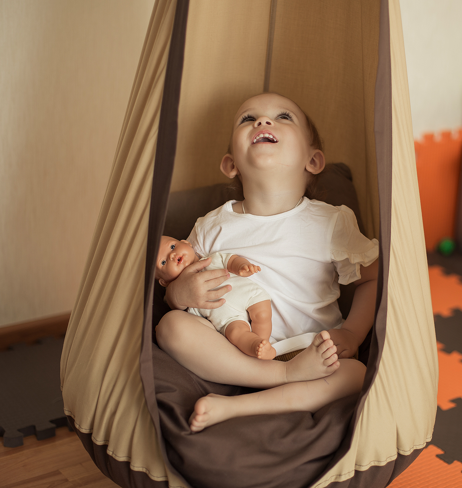 Подвесное кресло-кокон бежево-коричневое ПОКАЧАЙКА  326710 Бежевый Santreyd  - Вид №1