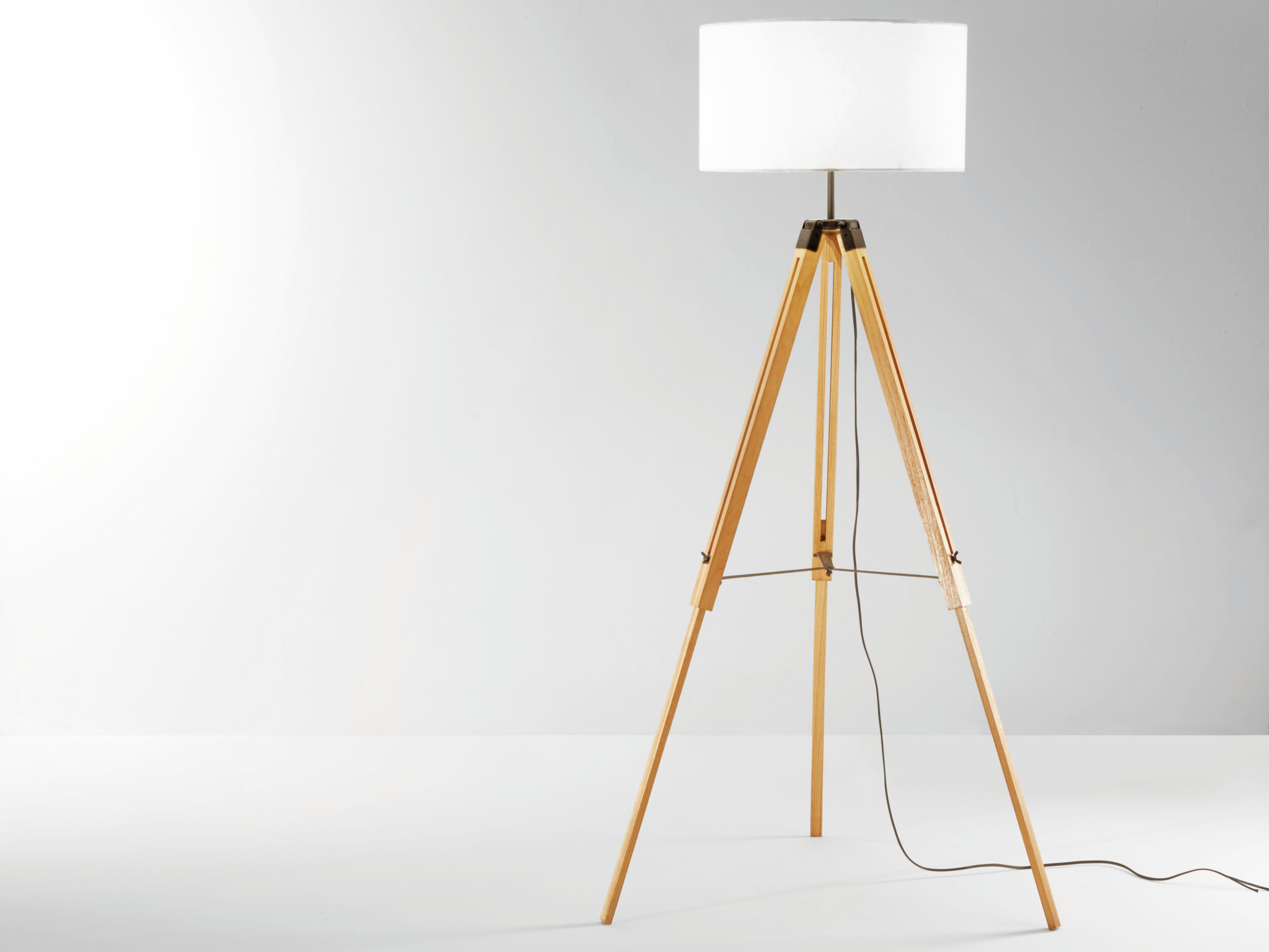 Торшер из дуба со штативом Fan Europe Lighting дизайн окружающего света ARCH-00053151 - Вид №1