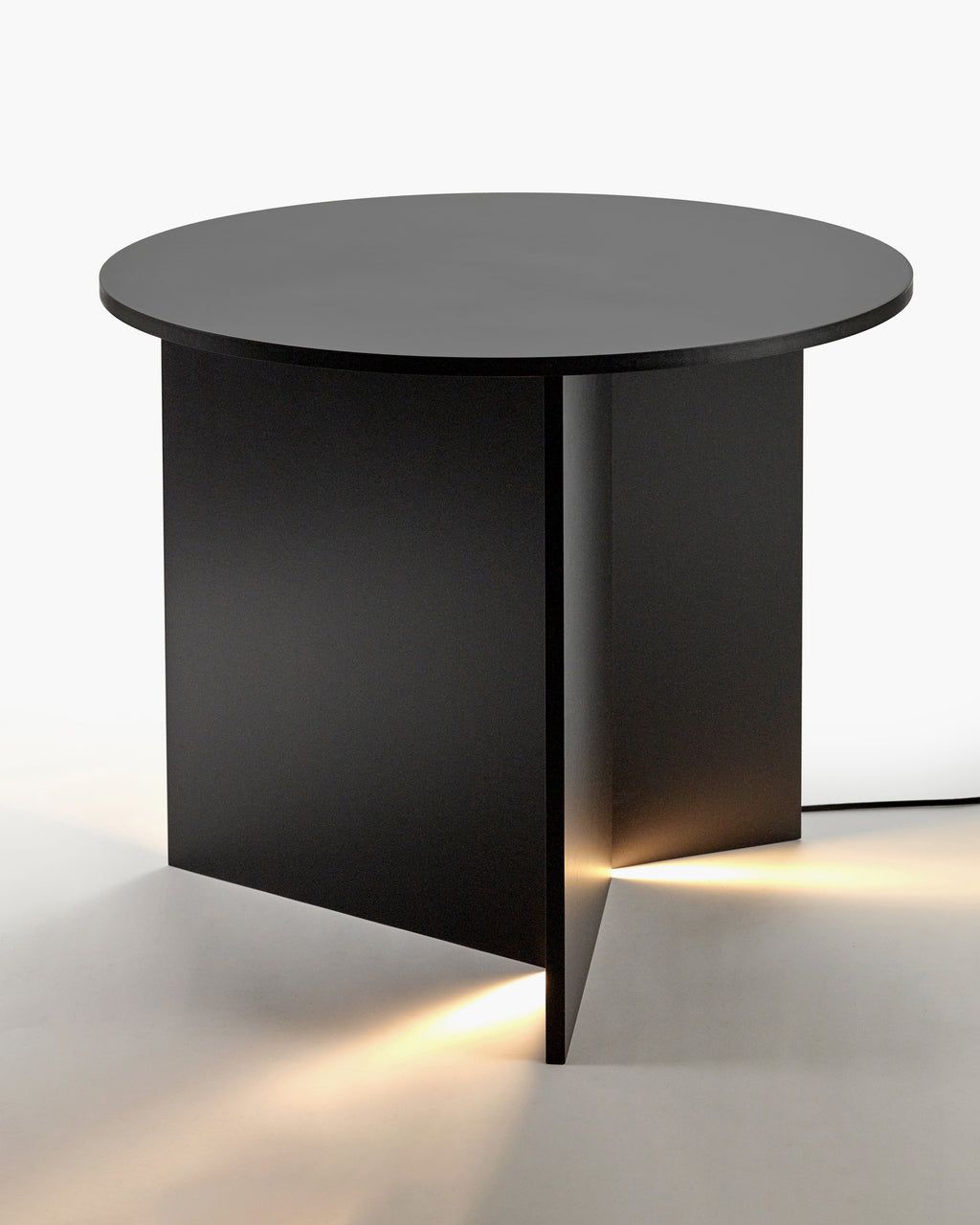 Деревянный круглый низкий журнальный столик Serax Furniture by Ann Demeulemeester ARCH-00022979 - Вид №6