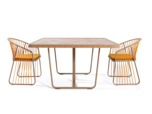 Квадратный садовый стол из ламината