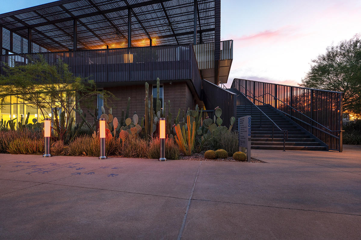 FSRT233 Столбик световой колонны  Forms-surfaces  - Вид №41