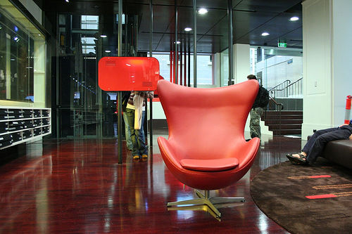 Кресло-яйцо напольное красная кожа Arne Jacobsen Style Egg Chair SOHO DESIGN ДИЗАЙНЕРСКИЕ, EGG 131521 Красный  - Вид №4